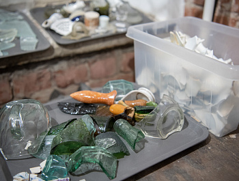 Сохранение истории в деталях: петербургский Уполномоченный поблагодарила добровольцев, подаривших витражам новую жизнь