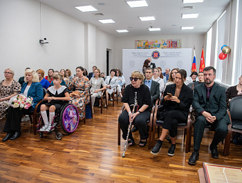 «Родительское спасибо»: в Петербурге наградили специалистов за помощь «особым» людям