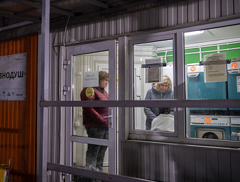 От ужина до душа: как работает один из лучших пунктов обогрева для бездомных