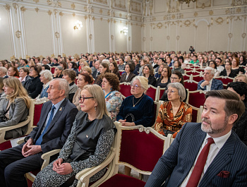 Добрый ангел против «белой смерти»: Уполномоченный поздравила фтизиатров с 70-летием