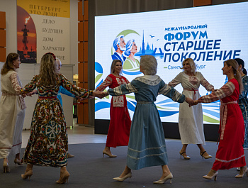Светлана Агапитова наградила героев фестиваля историй о старшем поколении «Мои года – мое богатство»