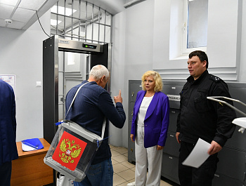Второй день выборов: Светлана Агапитова продолжает наблюдать за голосованием