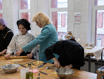 Сестрорецкий технологический колледж – одно из учреждений, где люди с особенностями могут пройти профессиональную подготовку