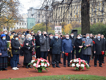 «Хотелось бы всех поименно назвать»: в Санкт-Петербурге вспоминают жертв политических репрессий