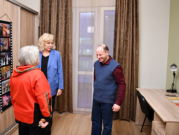 Предновогодние радости и печали на Пейзажной: Что привело петербургского уполномоченного в новый дом сопровождаемого проживания ГАООРДИ