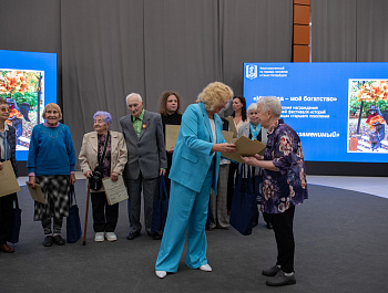 Светлана Агапитова наградила героев фестиваля историй о старшем поколении «Мои года – мое богатство»