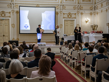 Добрый ангел против «белой смерти»: Уполномоченный поздравила фтизиатров с 70-летием