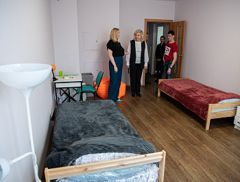 Сопровождение в апельсиновых тонах: «Мы здесь превращаемся в обычных людей»