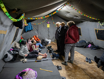 От ужина до душа: как работает один из лучших пунктов обогрева для бездомных