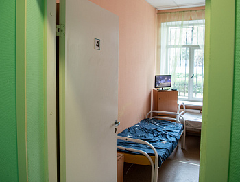 Автоответчик, закрытые двери и угроза административной ответственности: визит в реабилитационный центр, который не ждал гостей