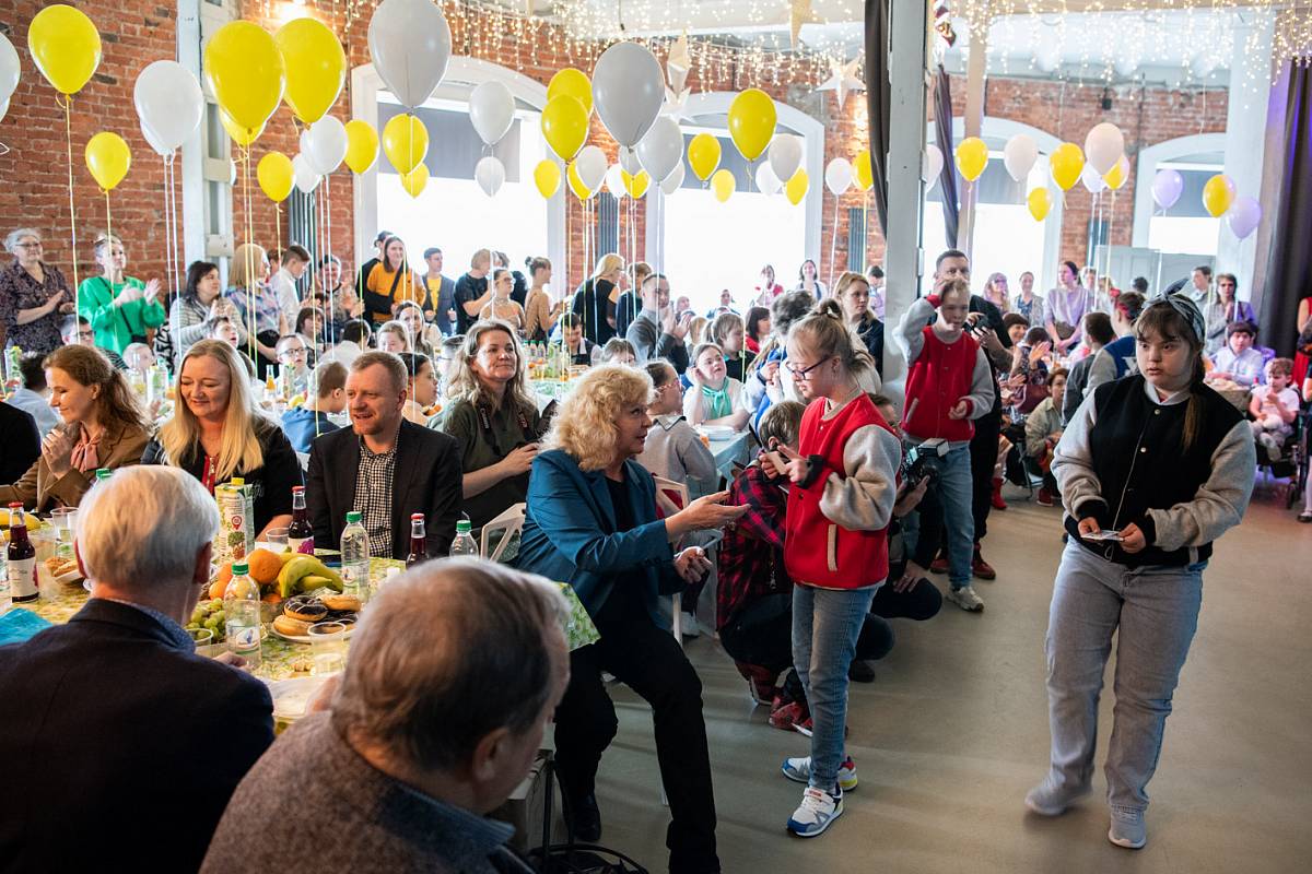 Петербургские «солнечные дети» отпраздновали 20-летие «Даун Центра»