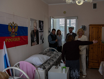 Дом социального обслуживания «Стрельна»: в ожидании Шамана и с молитвой на устах…