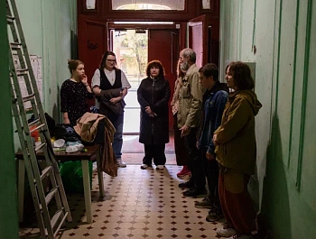 Защита хрупкого наследия Петербурга: завершаются пилотные работы по очистке витражей на Васильевском