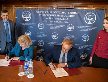 Петербургский Уполномоченный и Университет правосудия узаконили отношения и провели прием граждан