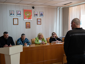 Прием в ИК № 5: аромабомбочки, «макароны по-флотски» и приведение, которое хочет быть легальным