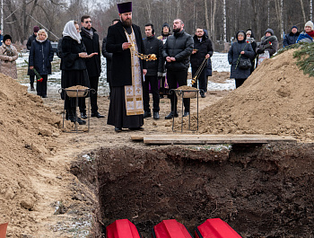 В Петербурге захоронили останки расстрелянных в 1917 - 1921 годы в Петропавловской крепости