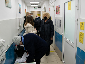 Петербургские бездомные: флюорография – пожалуйста, а прививку – не положено!