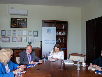 Встреча правозащитников Петербурга и Венесуэлы: Голос совести, Моральный совет и количество ветвей власти