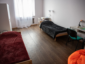 Сопровождение в апельсиновых тонах: «Мы здесь превращаемся в обычных людей»