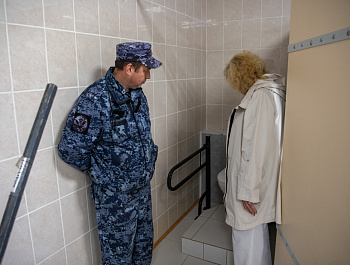 Прием в ИК № 5: аромабомбочки, «макароны по-флотски» и приведение, которое хочет быть легальным