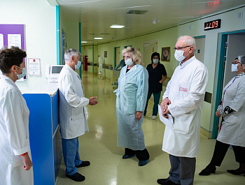 Боткинская больница спасает не только от инфекций, но и от социального неблагополучия