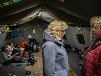 От ужина до душа: как работает один из лучших пунктов обогрева для бездомных