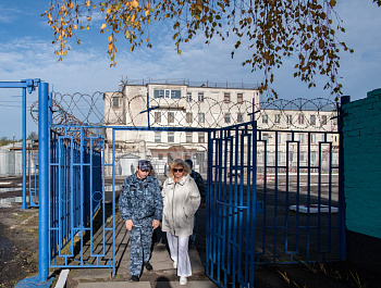 Прием в ИК № 5: аромабомбочки, «макароны по-флотски» и приведение, которое хочет быть легальным