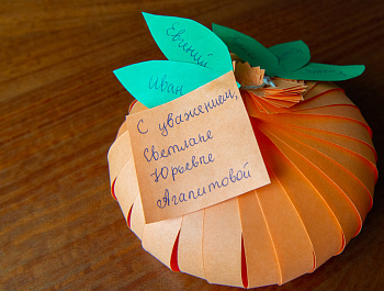 Сопровождение в апельсиновых тонах: «Мы здесь превращаемся в обычных людей»