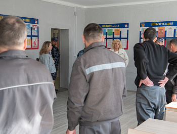 Прием в ИК № 5: аромабомбочки, «макароны по-флотски» и приведение, которое хочет быть легальным