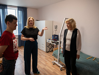 Сопровождение в апельсиновых тонах: «Мы здесь превращаемся в обычных людей»